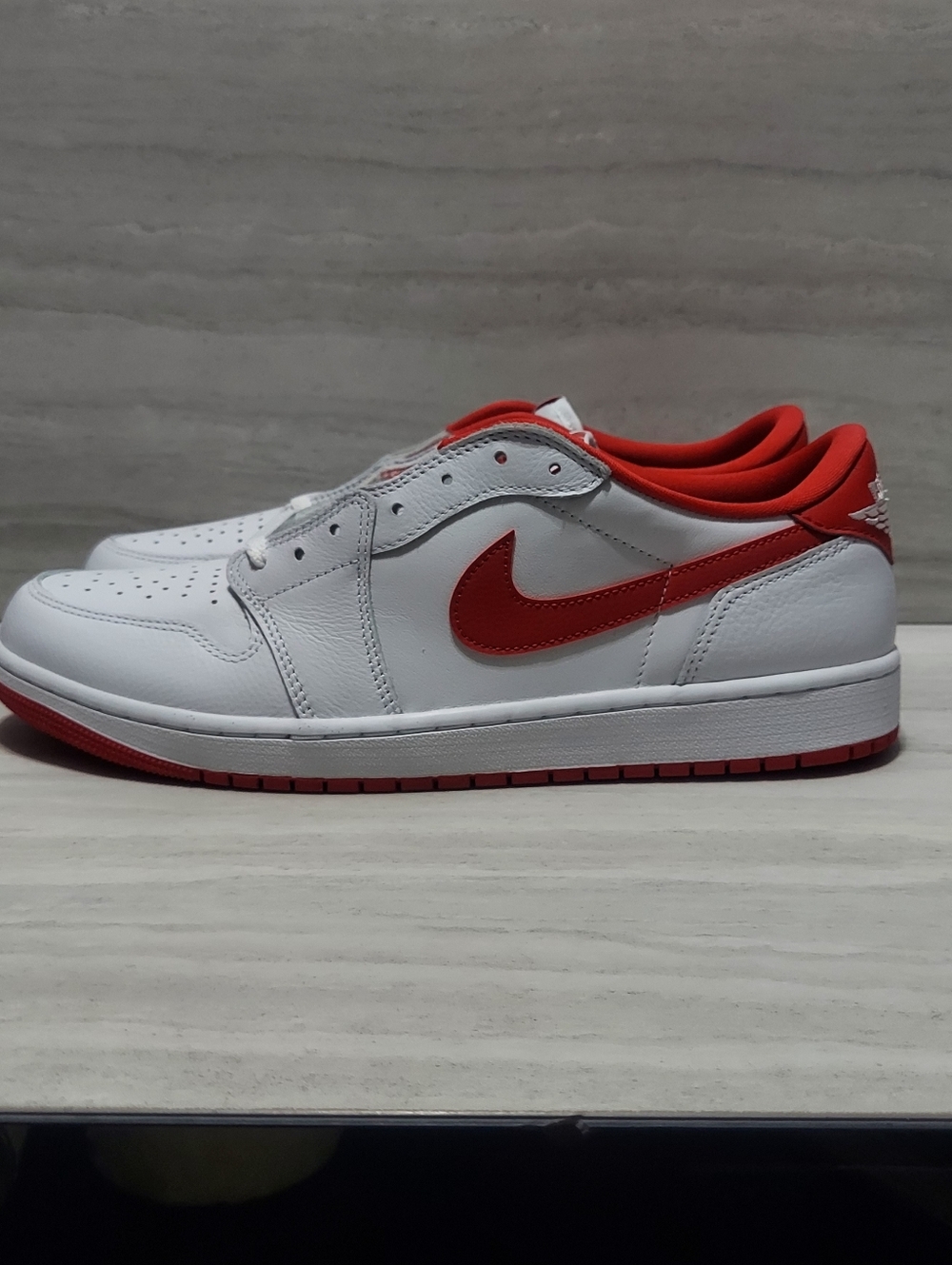 Jordan 1 Retro Low OG University Red Mens Size: 13